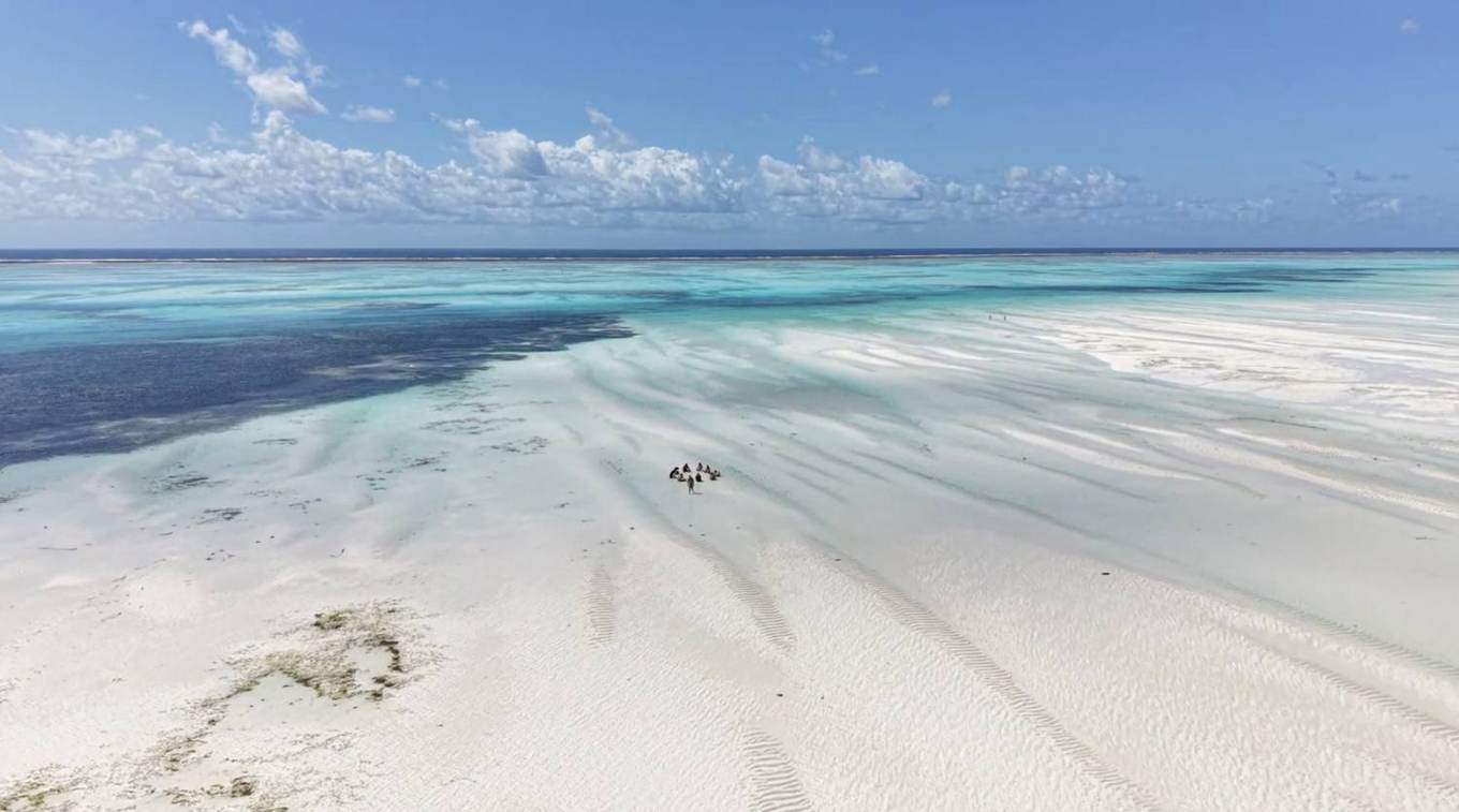 Turquoise sandbank on the Zanzibar coast